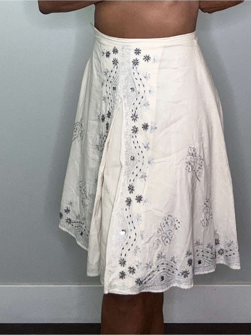 Willi Smith Cream Skirt with Silver Embroidery Bridal Shower